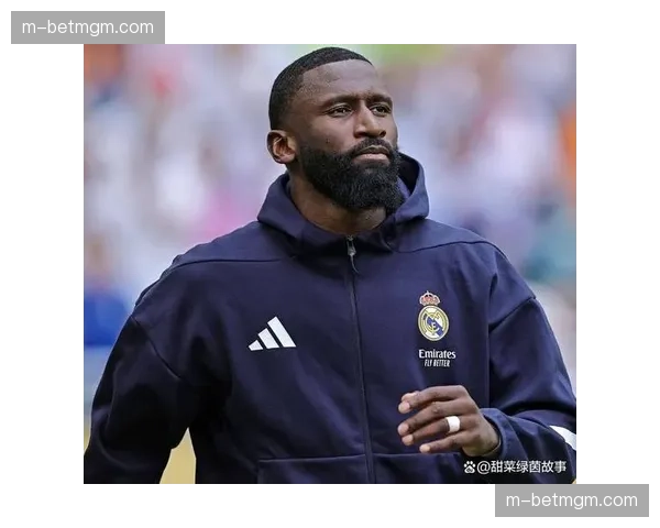 镜头聚焦:吕迪格门线解围后振臂怒吼,力保皇马球门不失 镜头聚焦:吕迪格门线解围后振臂怒吼,力保皇马球门不失