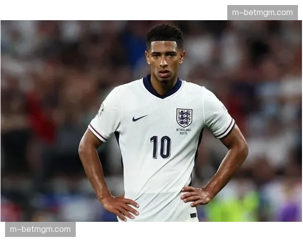 贝林厄姆与前多特蒙德队友赛后的温情拥抱 贝林厄姆与前多特蒙德队友赛后的温情拥抱